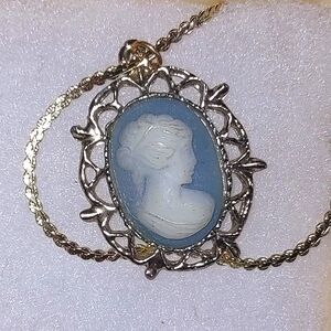 Right Faced Cameo on Blue Oval Pendant Necklace